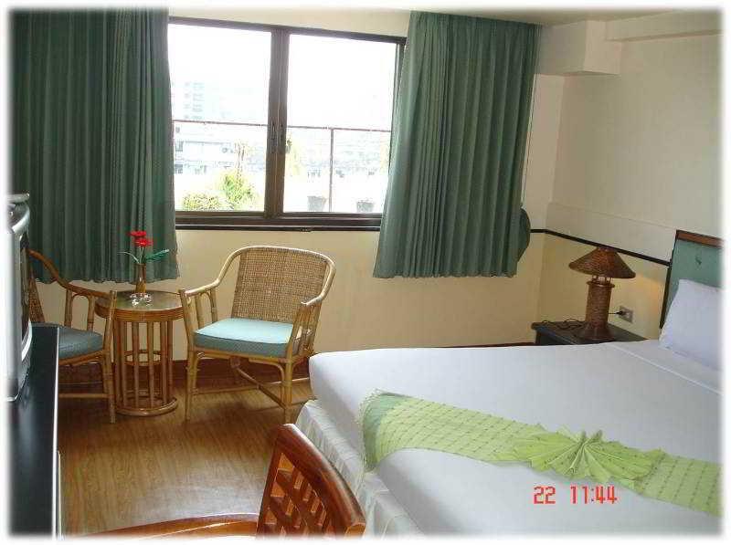 Sena Place Hotel Bangkok Bagian luar foto