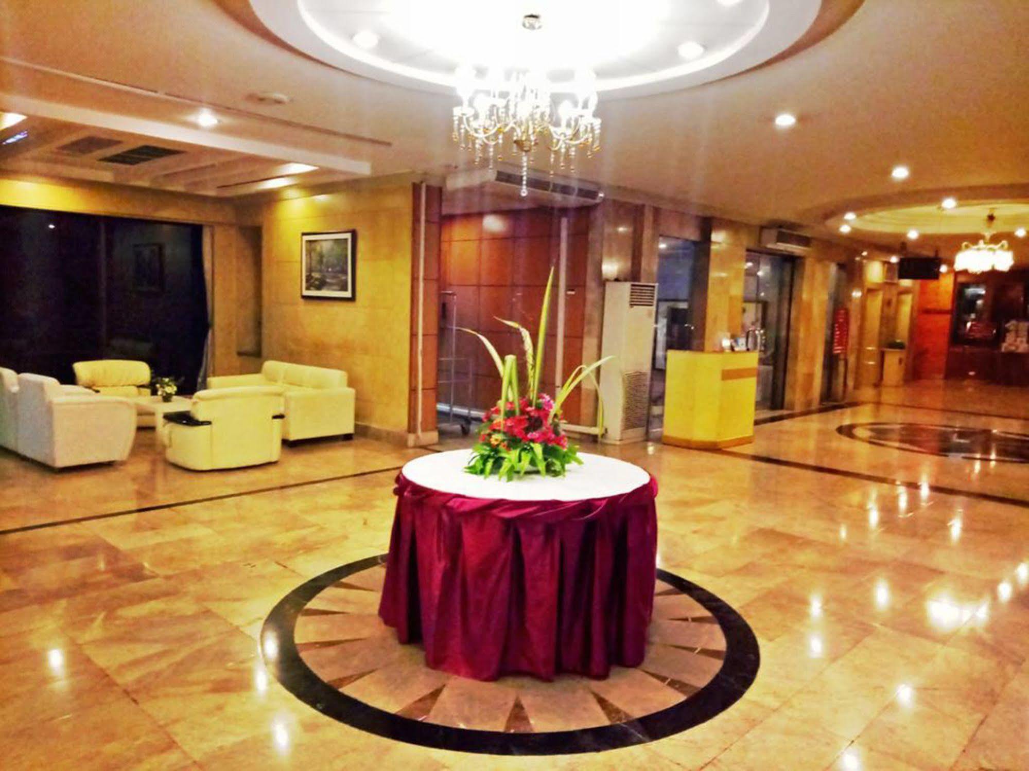 Sena Place Hotel Bangkok Bagian luar foto