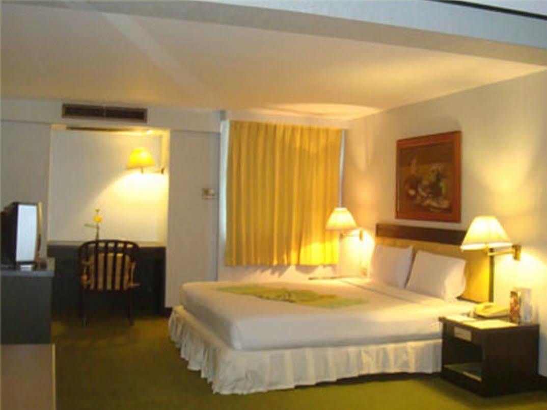 Sena Place Hotel Bangkok Bagian luar foto